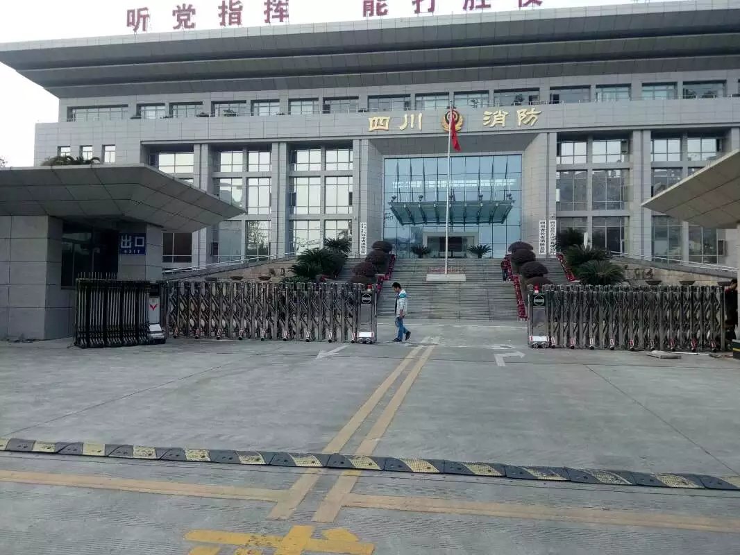 台州椒江区台州椒江区四川消防总队伸缩门